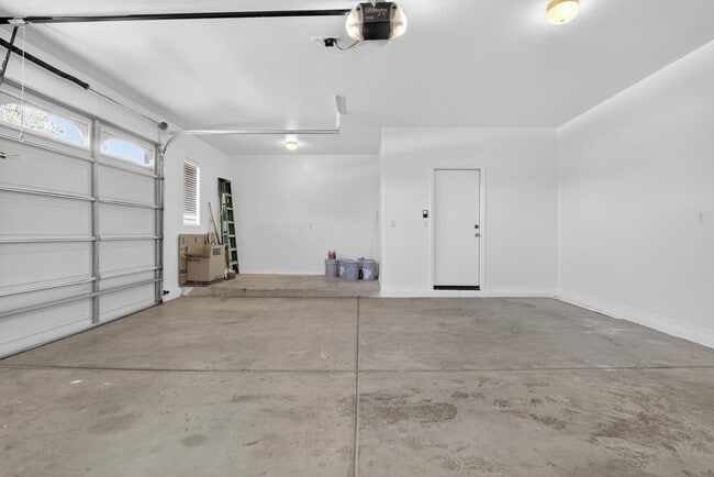 Building Photo - 18711 E Raven Dr