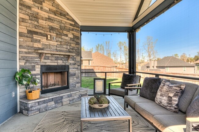 Building Photo - Two Story home in Quaker Knoll! Ready now !