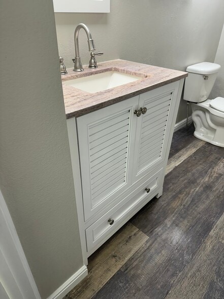 Building Photo - 449 Center St