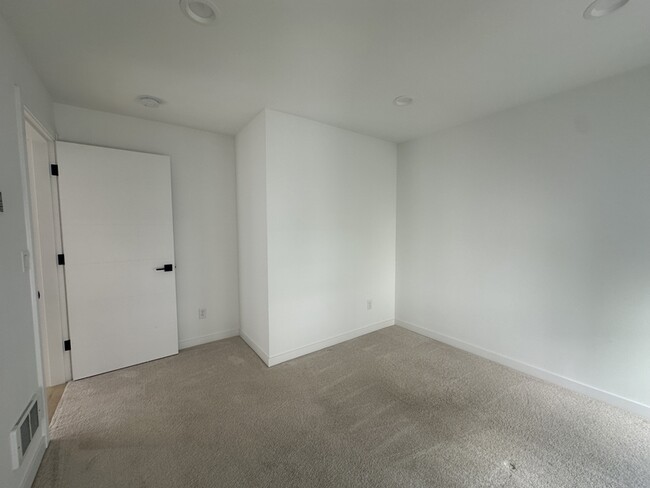 Building Photo - 1550 NW 64th St