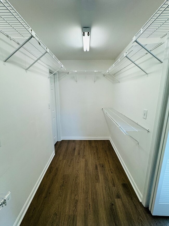 Building Photo - Room to Roam, Comfort to Stay — This Updat...