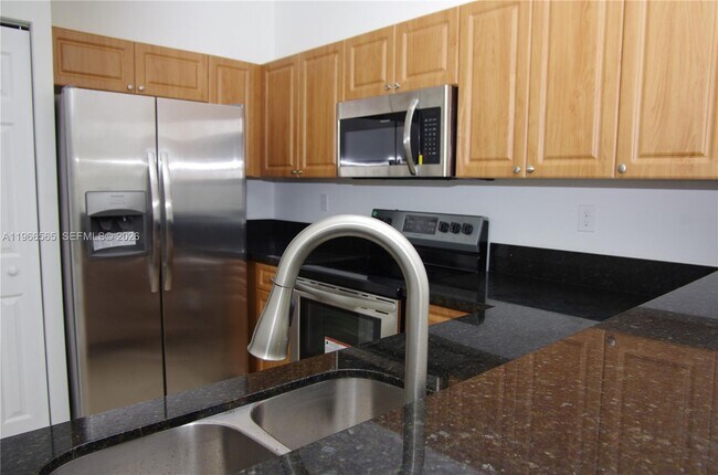 Building Photo - 2826 SE 16th Pl