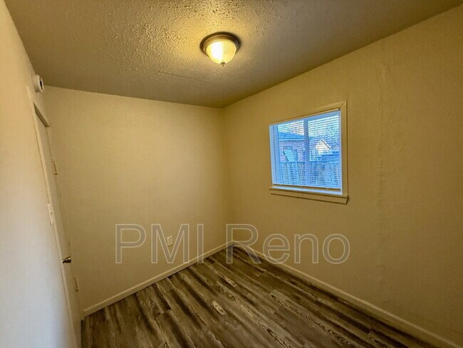 Building Photo - 1931 1/2 Valley Rd