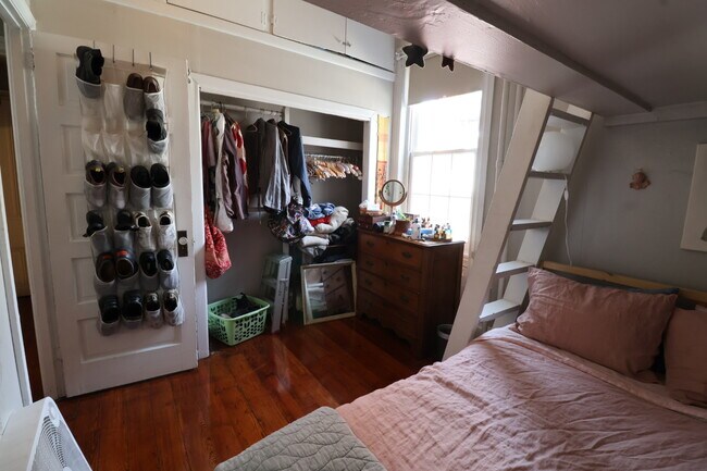 Building Photo - 409 S 9th St