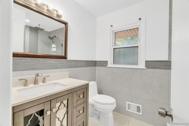 Building Photo - 36939 Heatherton Dr
