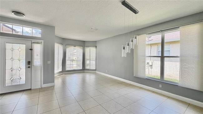 Building Photo - 4860 Chalfont Dr