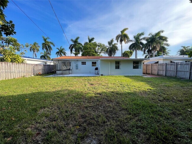 Building Photo - 1107 NE 8th St