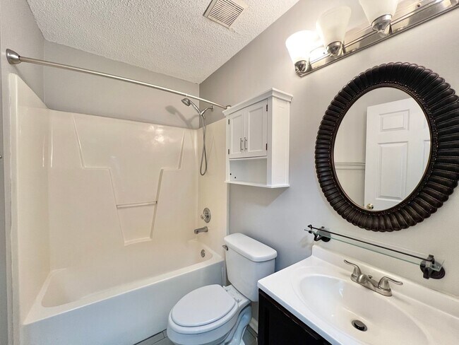 Building Photo - Charming 3BD, 2.5BA Apex Townhome with a Fenced Yard and Within Walking Distance to Downtown Apex