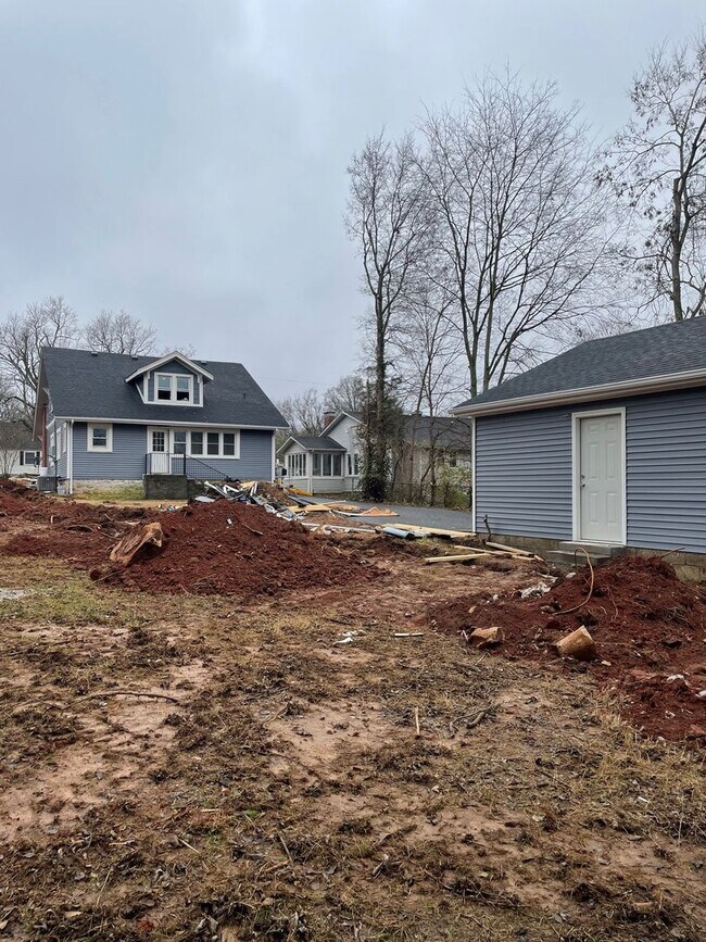 Building Photo - 312 Sumpter Ave