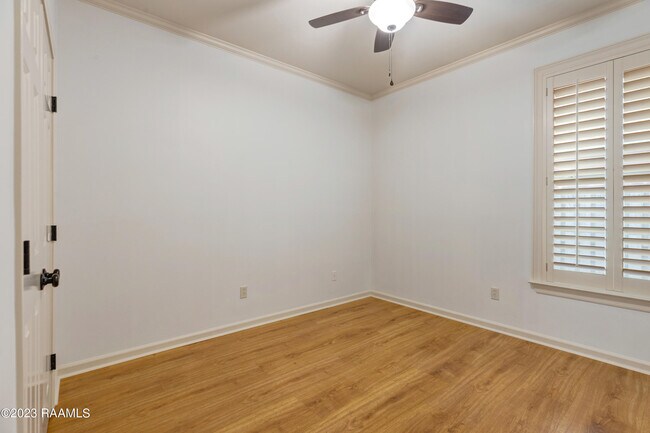 Building Photo - 126 Kingspointe Cir