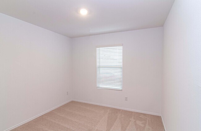 Building Photo - 404 Dewberry Dr