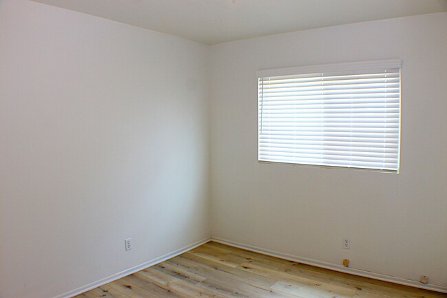 Building Photo - Newly Updated 4 bedroom home for Rent.