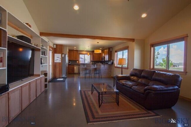 Building Photo - 3-Bedroom, 2-Bathroom Single-Level Home in Bozeman, MT