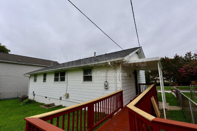 Building Photo - 1806 Powhatan St