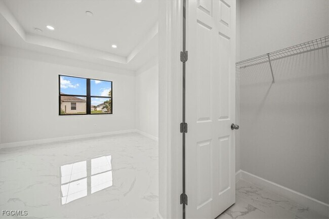 Building Photo - 9 NW 14th Pl