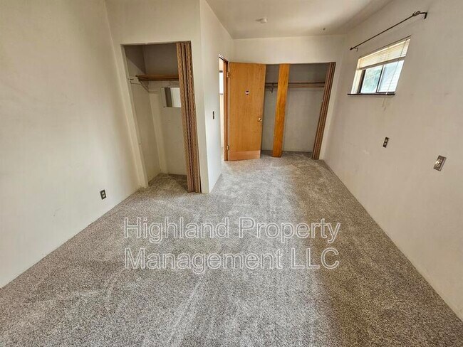 Building Photo - 1170 NE Harvey Rd