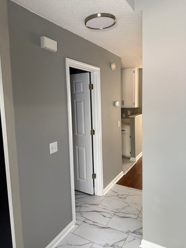 Building Photo - 92 Woodfield Pl