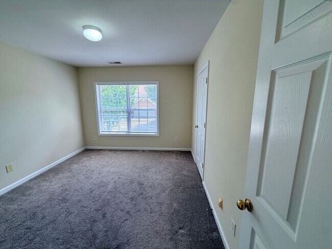 Building Photo - 1324 Emory Ln NW