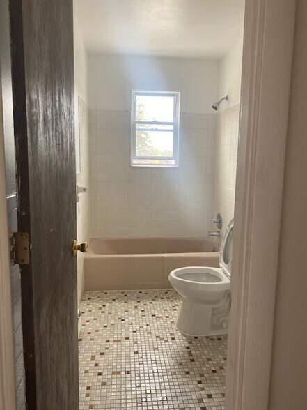 Building Photo - 41 Belair Dr