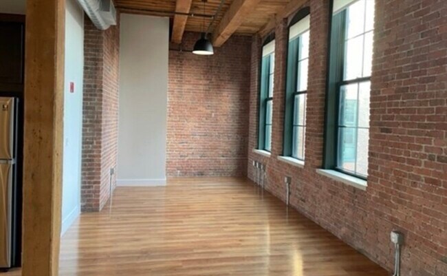 Building Photo - 49 Melcher St