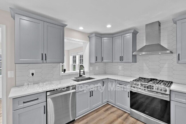 Building Photo - 2215 Lida Ct