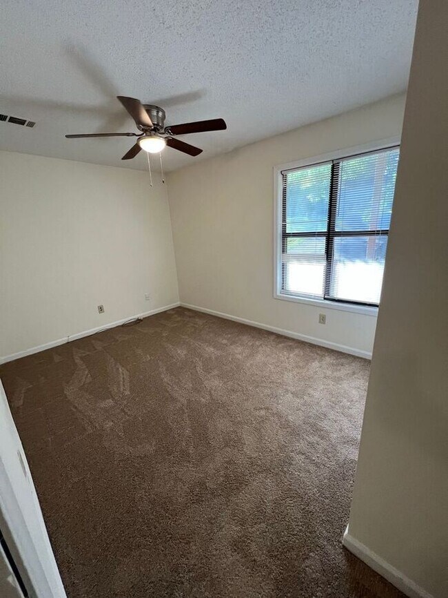 Building Photo - Cozy 2-Bedroom, 2-Bath Second-Floor Unit