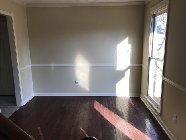Building Photo - 1222 Bailing Dr