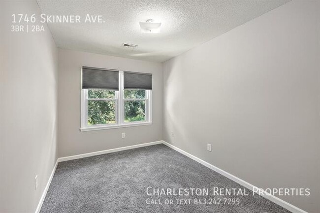 Building Photo - 1746 Skinner Ave