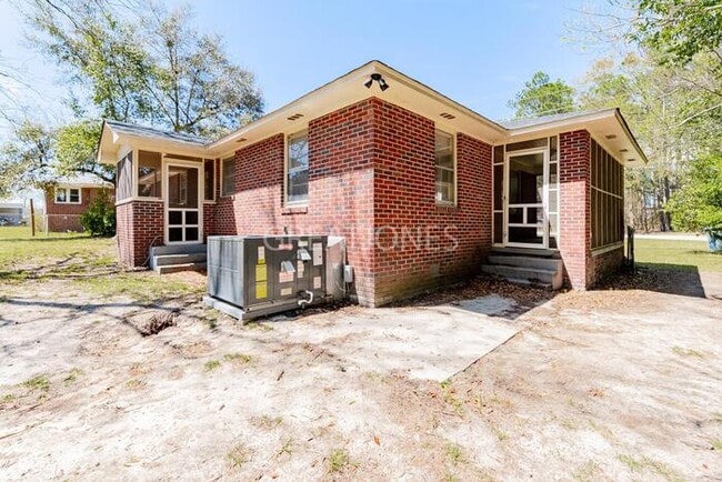 Building Photo - 1816 Leesburg Rd