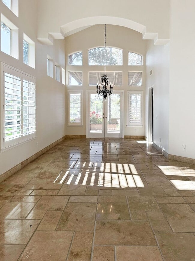 Building Photo - Beautiful Marina Hills Home!