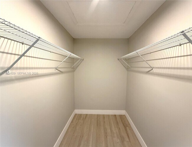 Building Photo - 1439 Captains Walk