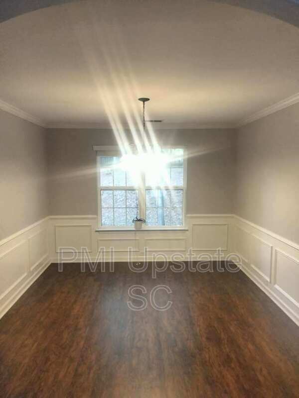 Building Photo - 102 Waterton Way