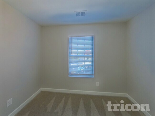 Building Photo - 806 Simones Ct