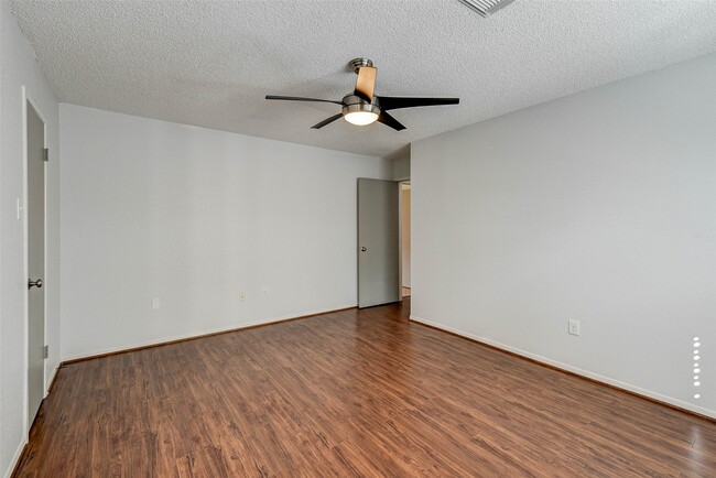 Building Photo - 5911 Chrystell Ln