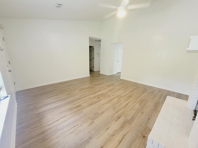 Building Photo - 2939 Par Ln