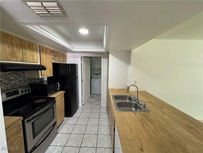 Building Photo - 517 SE 23rd Pl