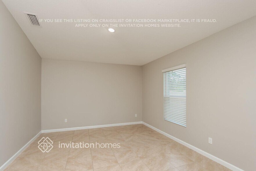 Building Photo - 555 NW North Macedo Blvd