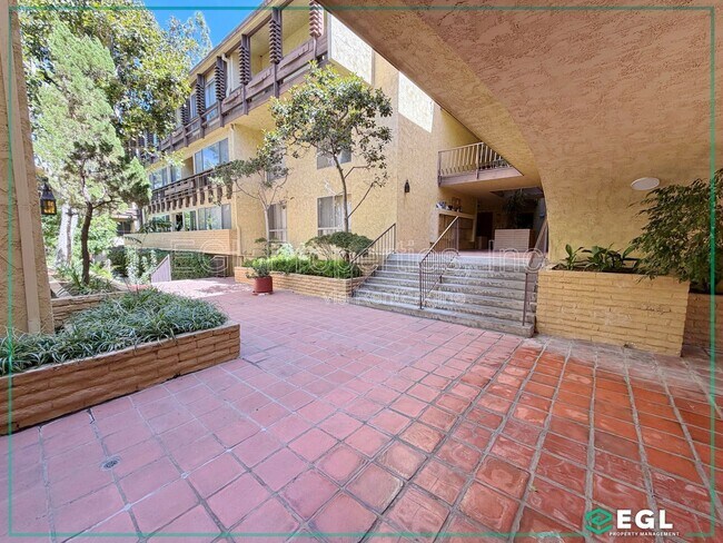 Building Photo - 6275 Canterbury Dr