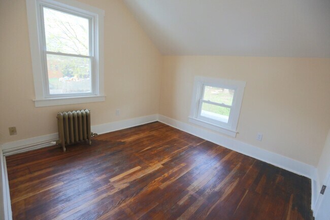 Building Photo - 134 Baldwin St