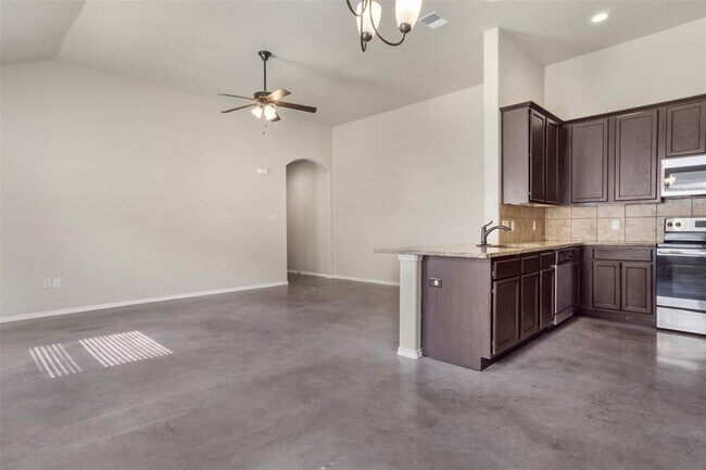 Building Photo - 533 Jack Rabbit Ln