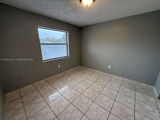 Building Photo - 2721 NW 23rd Ct