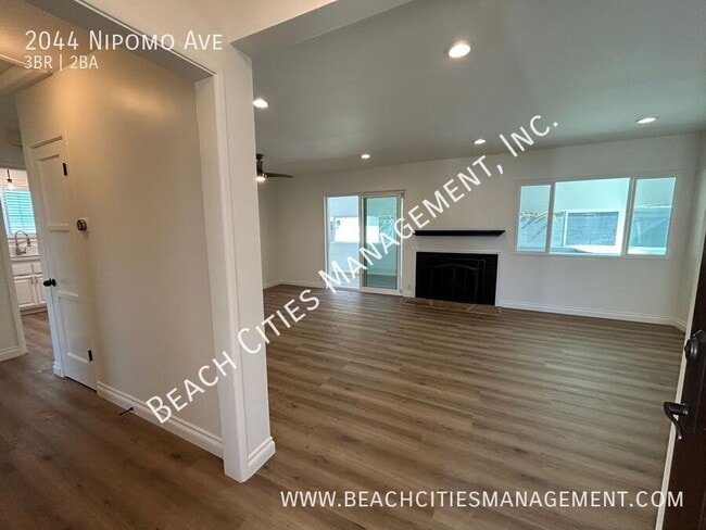 Building Photo - 2044 Nipomo Ave