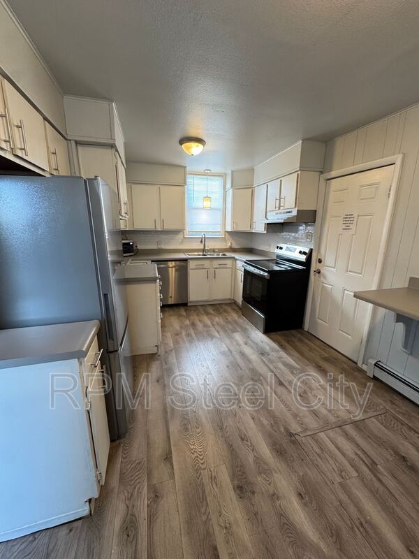 Building Photo - 2723 3rd Ave