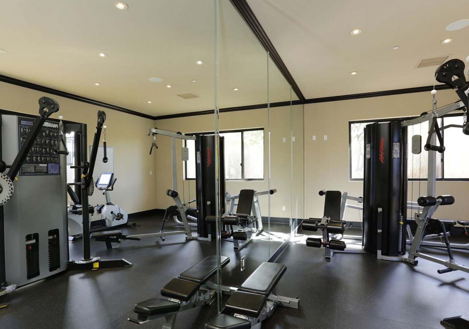 Building Photo - 8775 Costa Verde Blvd