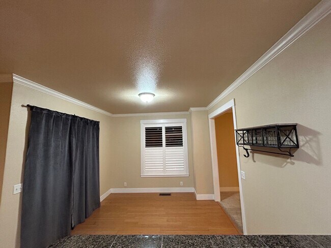 Building Photo - 2610 E 20th St