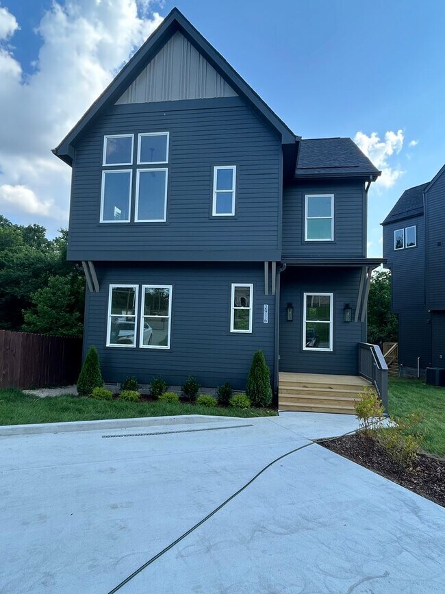 Building Photo - Amazing New Construction in North Nashville!