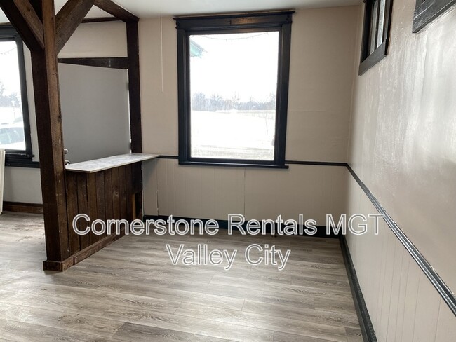 Building Photo - 261 College St SE