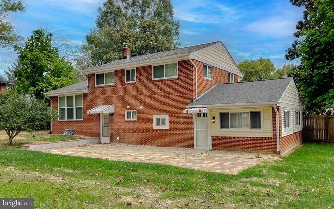 Building Photo - 7203 Westchester Dr
