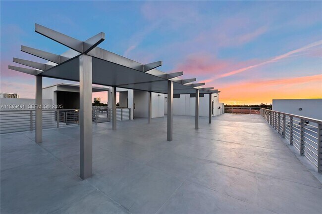 Building Photo - 529 SW 11th St