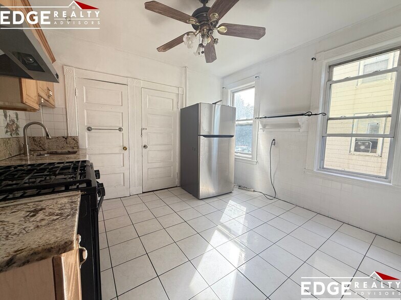 Building Photo - 97 Franklin St